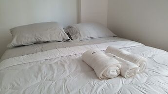 Apt 2 quartos com varanda próximo Praça Casa Forte o bairro mais agrad