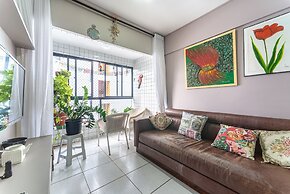 Apt 2 quartos com varanda próximo Praça Casa Forte o bairro mais agrad
