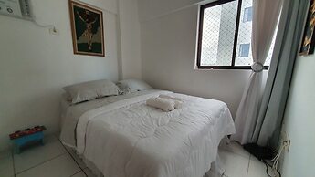 Apt 2 quartos com varanda próximo Praça Casa Forte o bairro mais agrad