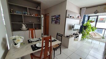 Apt 2 quartos com varanda próximo Praça Casa Forte o bairro mais agrad