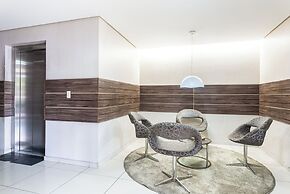 Apt 2 quartos com varanda próximo Praça Casa Forte o bairro mais agrad