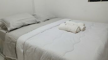 Apt 2 quartos com varanda próximo Praça Casa Forte o bairro mais agrad