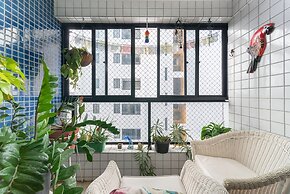 Apt 2 quartos com varanda próximo Praça Casa Forte o bairro mais agrad