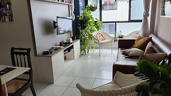 Apt 2 quartos com varanda próximo Praça Casa Forte o bairro mais agrad