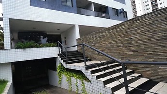 Apt 2 quartos com varanda próximo Praça Casa Forte o bairro mais agrad