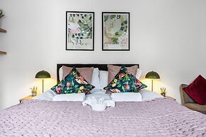 Queens Mile 2 With Free Parking By My Getaways