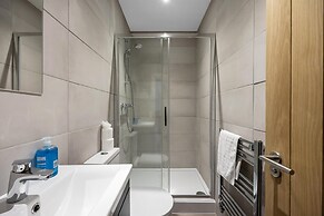 Queens Mile 1 With Free Parking By My Getaways