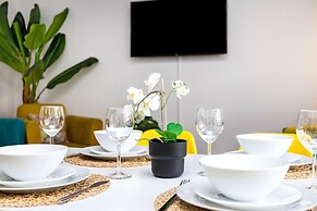 Queens Mile 1 With Free Parking By My Getaways