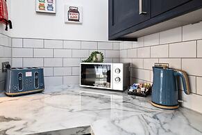 Queens Mile 1 With Free Parking By My Getaways