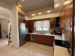 Cozy 1 Bd Apt in Therisos with Balcony
