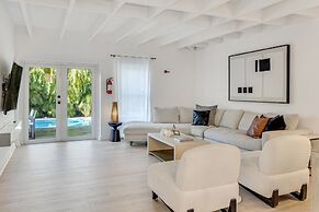 Poolside Paradise: 4BR w Pool and Mini Playground!