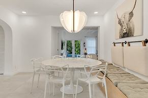 Poolside Paradise: 4BR w Pool and Mini Playground!