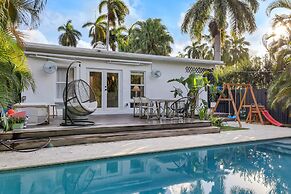 Poolside Paradise: 4BR w Pool and Mini Playground!