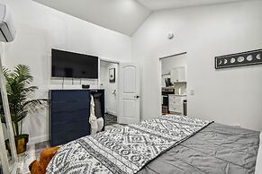 Casa De Sarasota Cozy, fun and Discreet Getaway