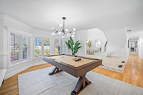 Exquisite Bayview Villa With Pool and Games!