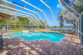 Exquisite Bayview Villa With Pool and Games!