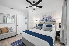 Exquisite Bayview Villa With Pool and Games!