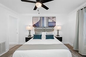 Exquisite Bayview Villa With Pool and Games!