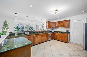 Exquisite Bayview Villa With Pool and Games!