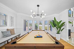 Exquisite Bayview Villa With Pool and Games!