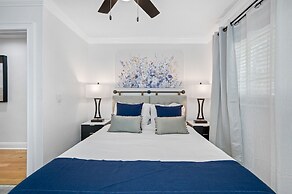 Exquisite Bayview Villa With Pool and Games!