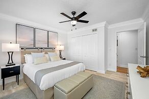 Exquisite Bayview Villa With Pool and Games!