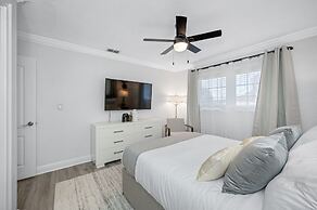 Exquisite Bayview Villa With Pool and Games!