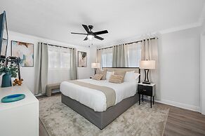 Exquisite Bayview Villa With Pool and Games!