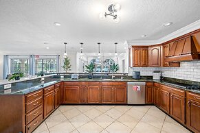 Exquisite Bayview Villa With Pool and Games!