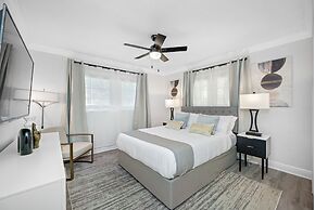 Exquisite Bayview Villa With Pool and Games!