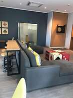 Luxury Upscale Retreat in Uptown Bgc, Metro Manila