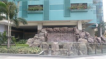 Luxury Upscale Retreat in Uptown Bgc, Metro Manila