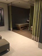 Luxury Upscale Retreat in Uptown Bgc, Metro Manila