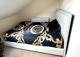 2-bed Apartment - Sleeps 4 - Street Parking - Wifi