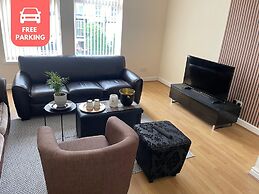 2-bed Apartment - Sleeps 4 - Street Parking - Wifi