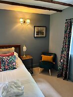 Tranquil Glenshee Cottage Retreat