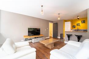 Stunning Modern City Centre Apartment Retreat
