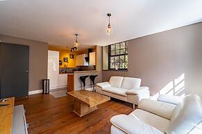 Stunning Modern City Centre Apartment Retreat