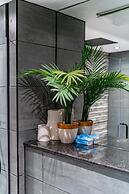 Stunning Modern City Centre Apartment Retreat