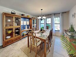 Tropical Breeze Dockside Oasis