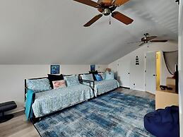 Tropical Breeze Dockside Oasis