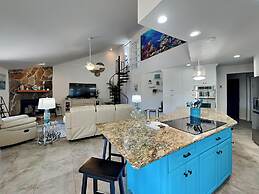 Tropical Breeze Dockside Oasis