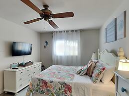 Tropical Breeze Dockside Oasis