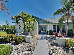 Tropical Breeze Dockside Oasis