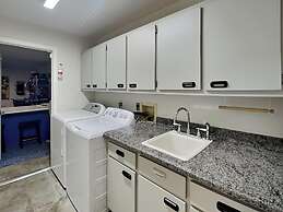 Tropical Breeze Dockside Oasis