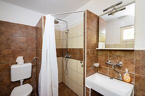 Bbq Holly Garden Novalja D