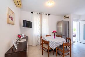 Apartments Valy 6 Center Novalja