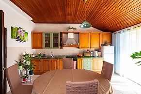 Say Close to Center and Beach 6 Kd