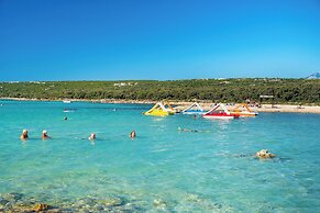 Say Close to Center and Beach 6 Kd