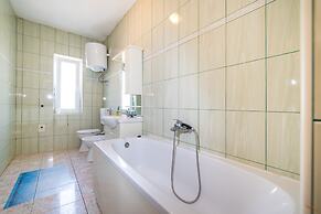 Say Close to Center and Beach 6 Kd